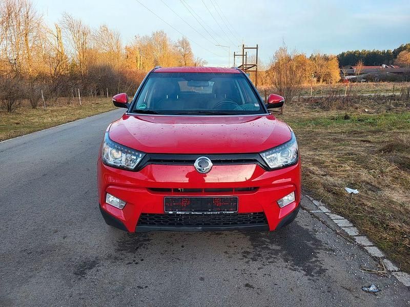 Rot Gebraucht 2015 Ssangyong (KGM) Tivoli SUV | 4.990 € (Superpreis) - Bild 1/4