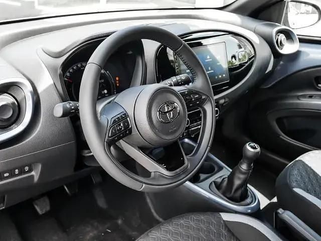 Gebraucht Toyota Aygo X Pulse 72 PS (52 kW) 2024 Celestite grey (1k3)/ black mi SUV