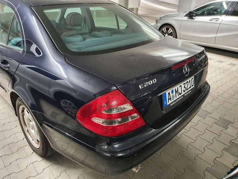 Gebraucht Mercedes E200 Classic 163 PS (119 kW) 2005 Blau Limousine