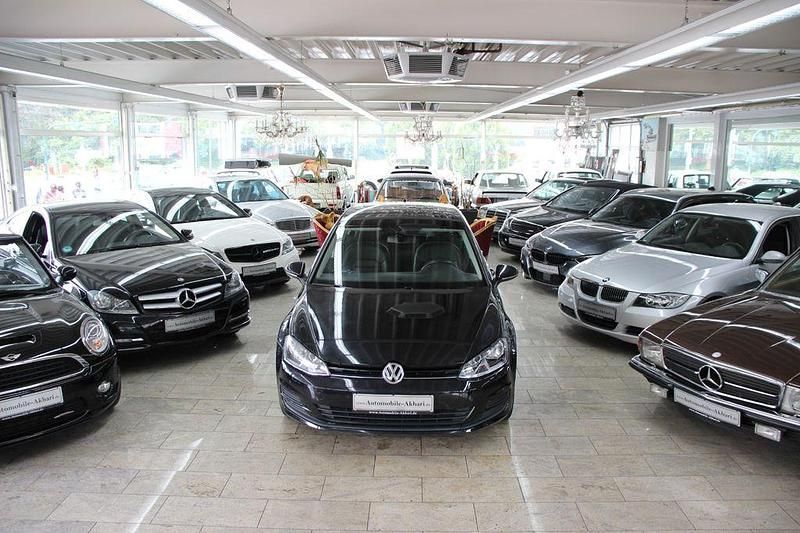 Deep black perleffekt Gebraucht 2014 VW Golf Comfortline Limousine | 8.950 € (Fairer Preis) - Bild 1/4