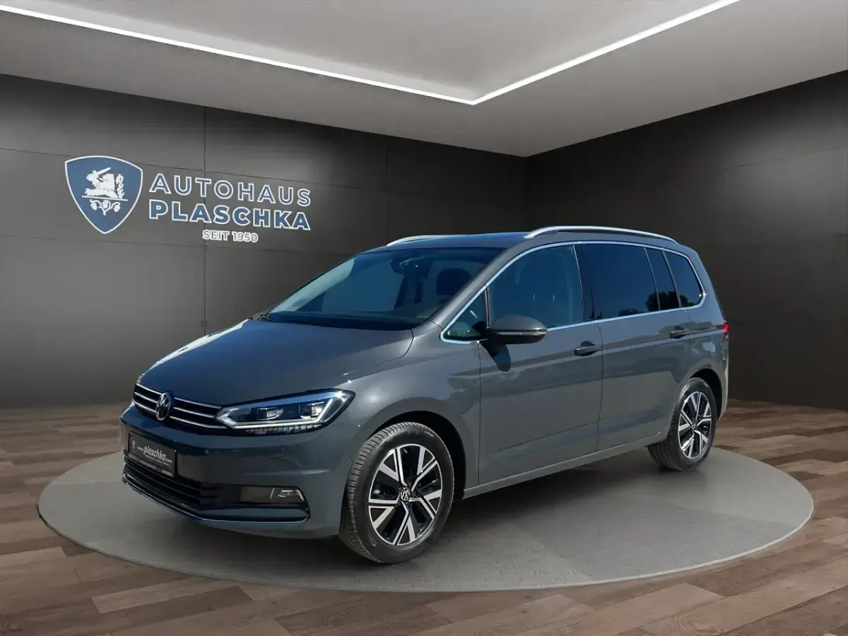 Gebraucht VW Touran Highline 150 PS (110 kW) 2023 Van / Kleinbus