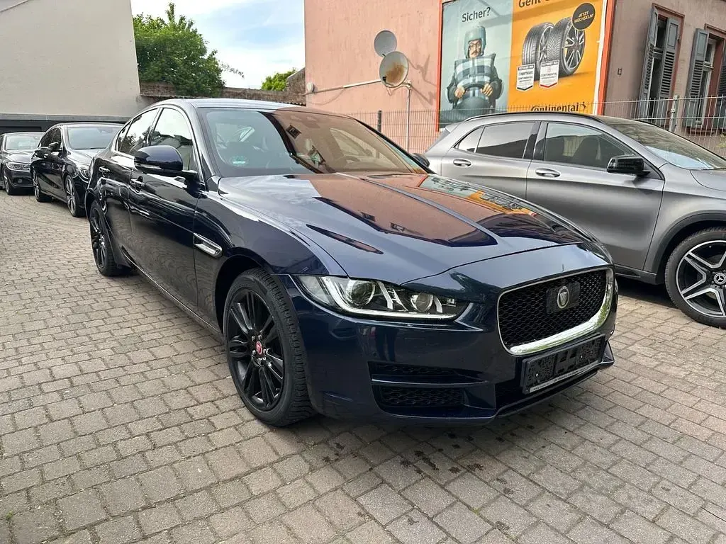 Second-hand Jaguar XE 250 CP (183 kW) 2017 Albastru Berlinǎ