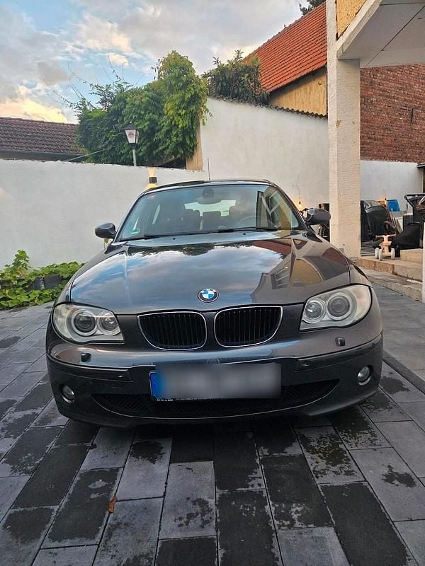 Grau Gebraucht 2007 BMW 120 M Sport Kleinwagen | 5.900 € (Guter Preis) - Bild 1/4