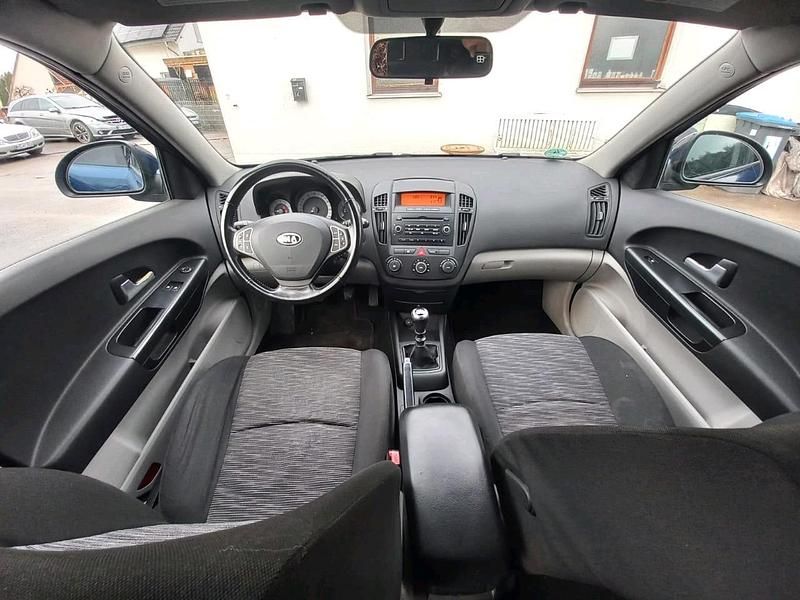 Blau Gebraucht 2007 Kia Ceed Kleinwagen | 3.500 € (Etwas zu teuer) - Bild 1/4