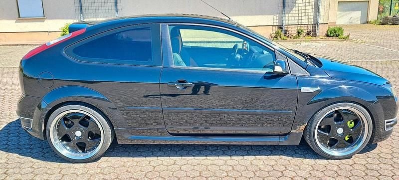 Używany Ford Focus ST 226 KM (166 kW) 2007 Czarny Sedan/Limuzyna