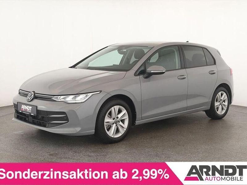 Mondsteingrau Gebraucht 2025 VW Golf VIII Life Limousine | 28.384 € (Fairer Preis) - Bild 1/4