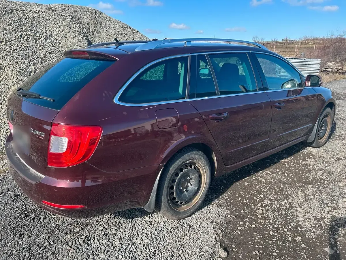 Używany Skoda Superb 160 KM (117 kW) 2010 Czerwony Kombi