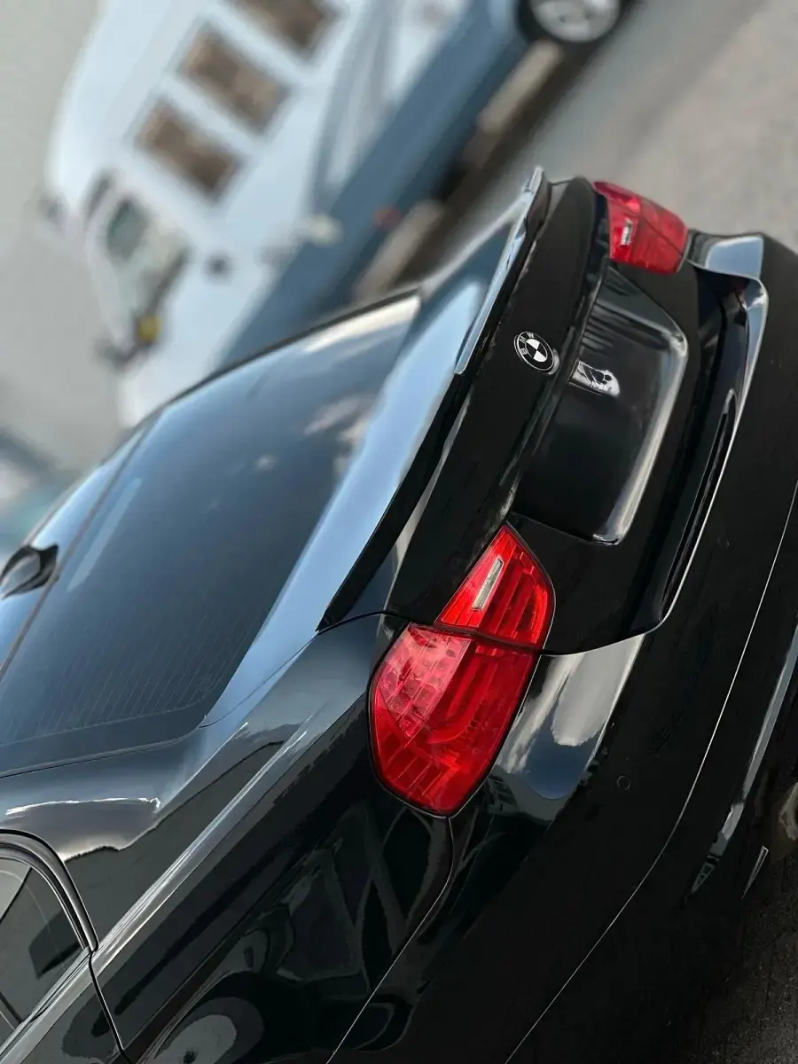 Gebraucht BMW 320 2010 Schwarz Limousine