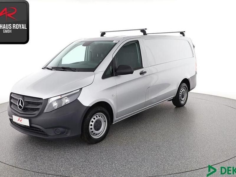 Silber Gebraucht 2020 Mercedes Vito Van / Kleinbus | 17.780 € (Fairer Preis) - Bild 1/4