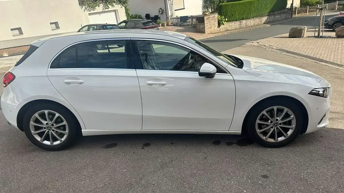 Gebraucht Mercedes A180 Progressive 136 PS (100 kW) 2018 Weiß Limousine