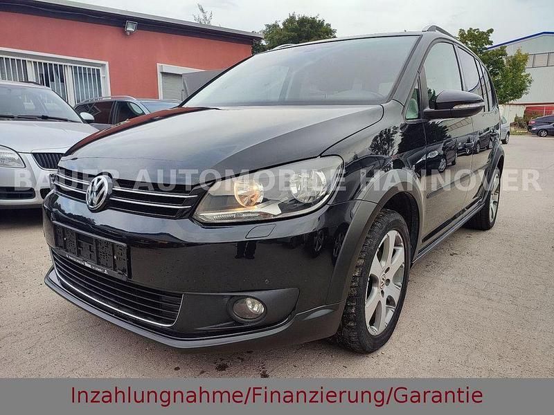 Schwarz Gebraucht 2011 VW Touran Cross Van / Kleinbus | 11.499 € (Teuer) - Bild 1/4