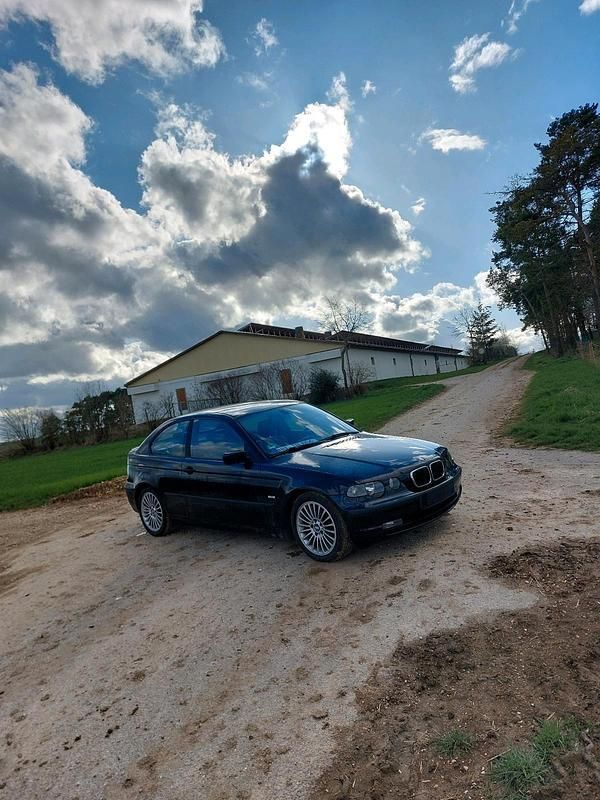 Schwarz Gebraucht 2002 BMW 318 Compact Kleinwagen | 2.999 € - Bild 1/4