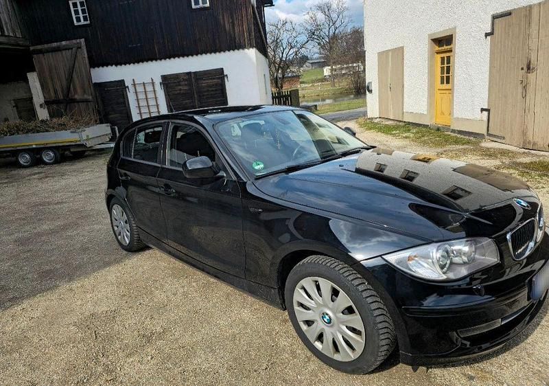 Gebraucht BMW 116 122 PS (89 kW) 2011 Schwarz Kleinwagen