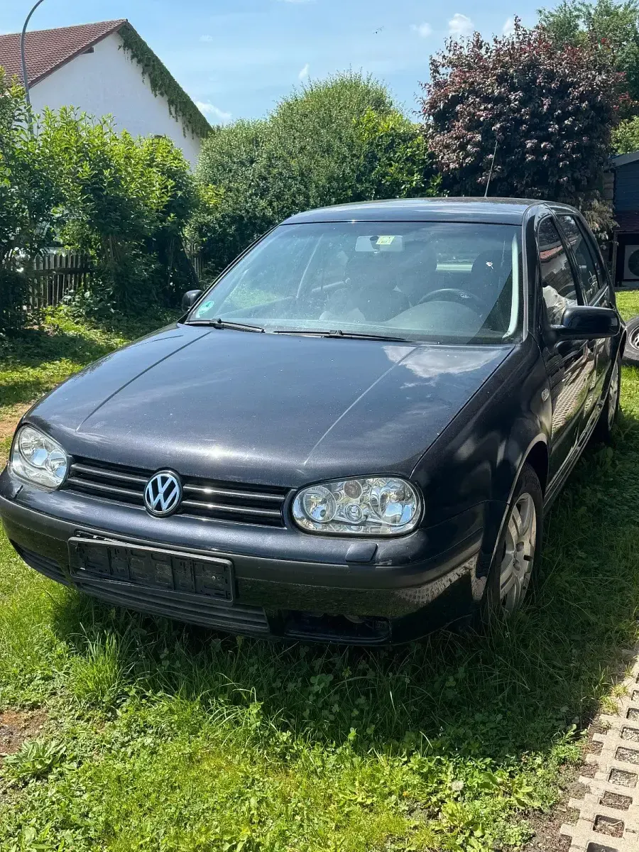 Gebraucht VW Golf IV 101 PS (74 kW) 2002 Schwarz Kleinwagen