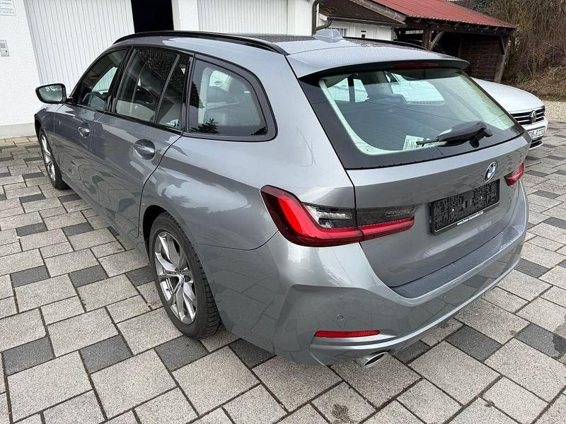 Gebraucht BMW 320 190 PS (139 kW) 2023 Grau Kombi