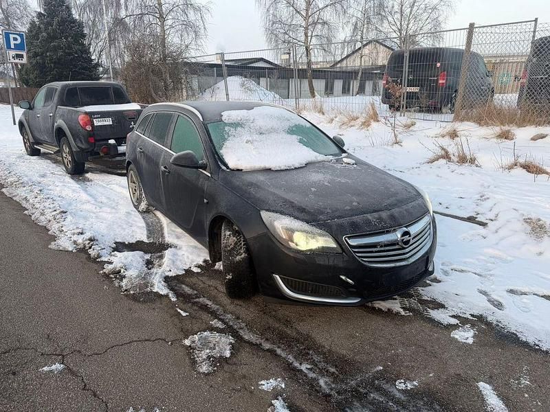 Gebraucht Opel Insignia Edition 140 PS (102 kW) 2014 Schwarz Kombi