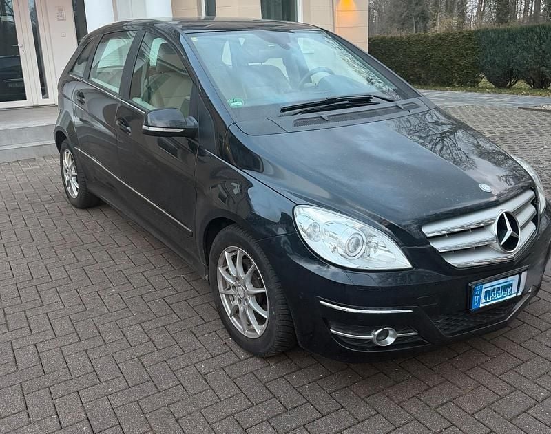 Gebraucht Mercedes B200 140 PS (102 kW) 2010 Schwarz Van / Kleinbus