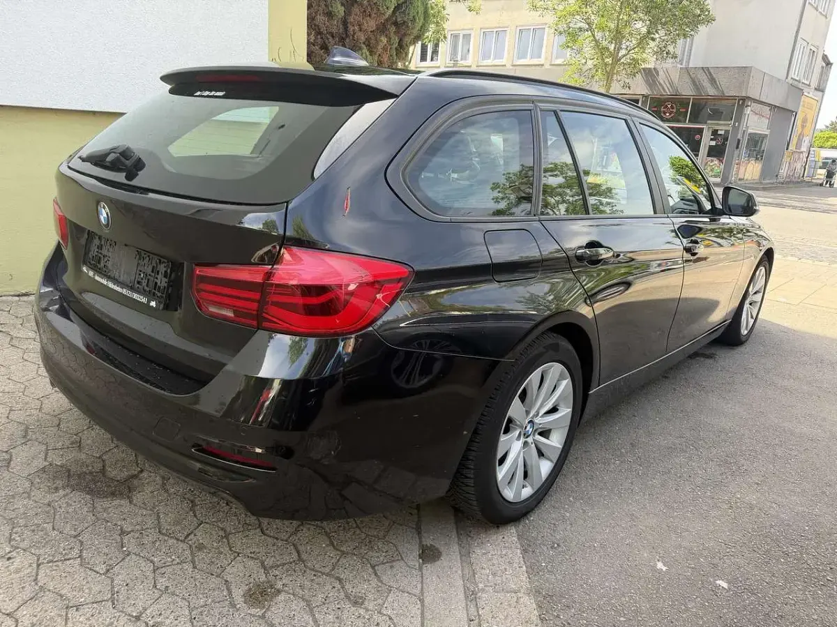 Gebraucht BMW 318 Advantage 150 PS (110 kW) 2016 Black sapphire metallic Kombi
