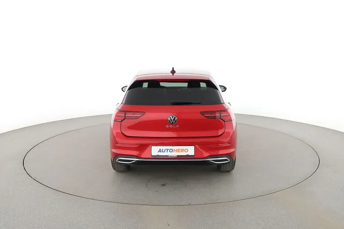 Gebraucht VW Golf VIII Active 2022 Rot Limousine