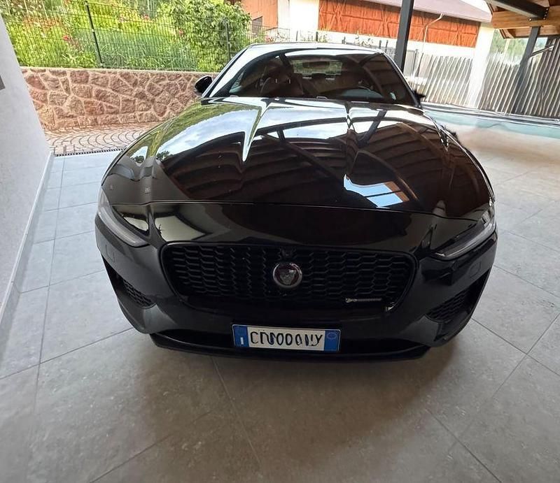 Schwarz Gebraucht 2020 Jaguar XE R-Dynamic Limousine | 25.000 € (Fairer Preis) - Bild 1/4
