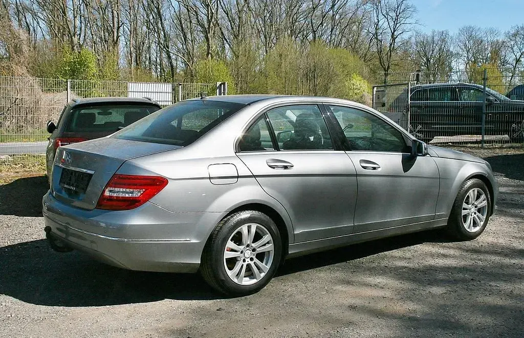 Gebraucht Mercedes C180 156 PS (114 kW) 2013 Silber Limousine
