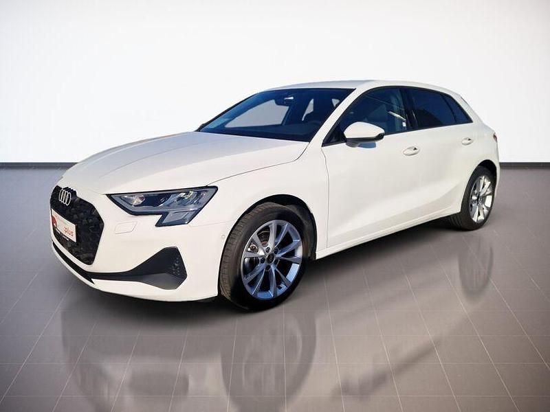 Gebraucht Audi A3 Ambiente 116 PS (85 kW) 2025 Arkonaweiß Limousine