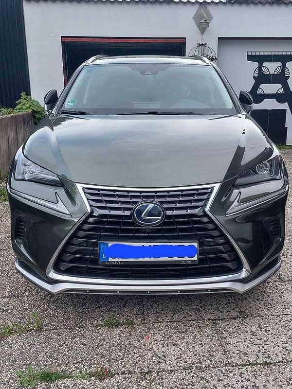 Grün Gebraucht 2021 Lexus NX300 Executive Line SUV | 32.000 € - Bild 1/4