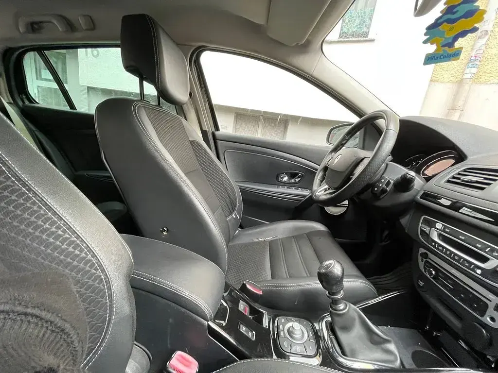 Gebraucht Renault Mégane III Bose Edition 131 PS (96 kW) 2014 Schwarz Limousine