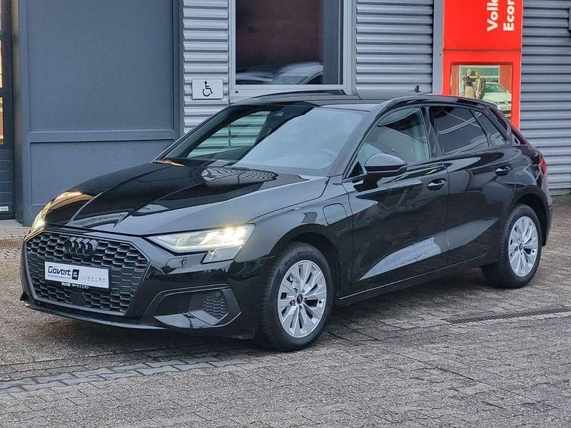 Schwarz Gebraucht 2022 Audi A3 Limousine | 22.470 € (Guter Preis) - Bild 1/4