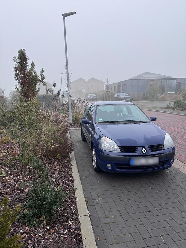 Gebraucht Renault Clio II 75 PS (55 kW) 2004 Blau Kleinwagen