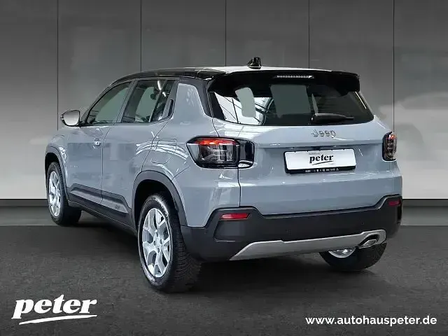 Neu Jeep Avenger Altitude 110 PS (80 kW) 2025 Grau SUV