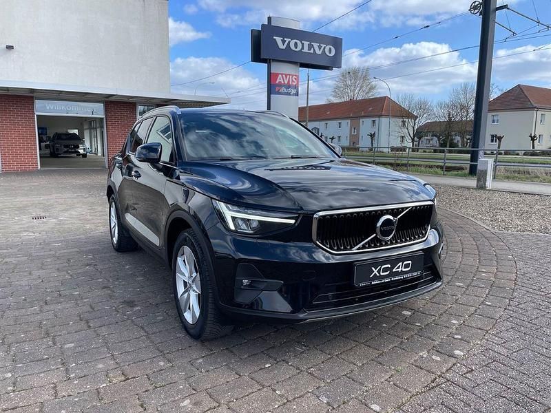 Gebraucht Volvo XC40 129 PS (94 kW) 2023 Schwarz SUV