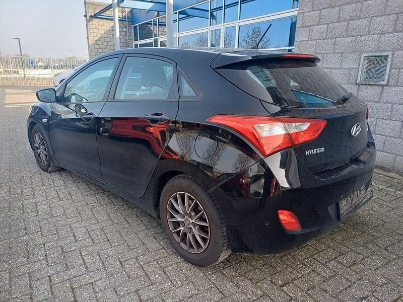 Gebraucht Hyundai i30 Classic 99 PS (72 kW) 2014 Schwarz Limousine