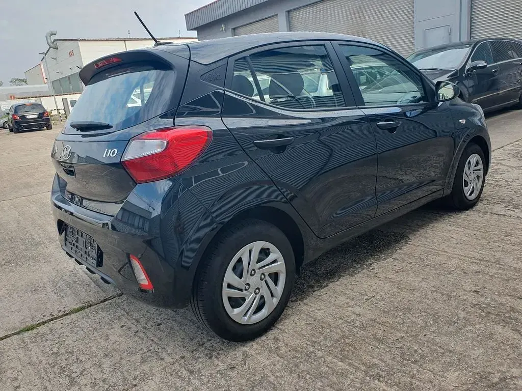 Gebraucht Hyundai i10 63 PS (46 kW) 2024 Schwarz Kleinwagen
