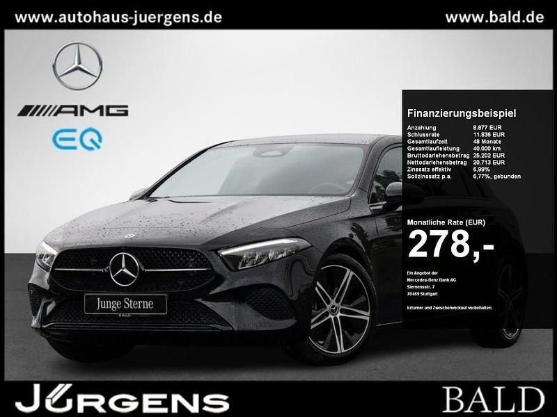 Metalliclack kosmosschwarz Gebraucht 2024 Mercedes A180 Progressive Limousine | 29.310 € (Fairer Preis) - Bild 1/4