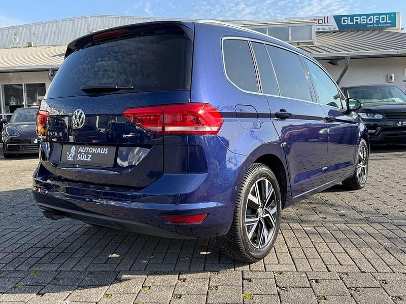 Gebraucht VW Touran Highline 150 PS (110 kW) 2019 Blau Van / Kleinbus
