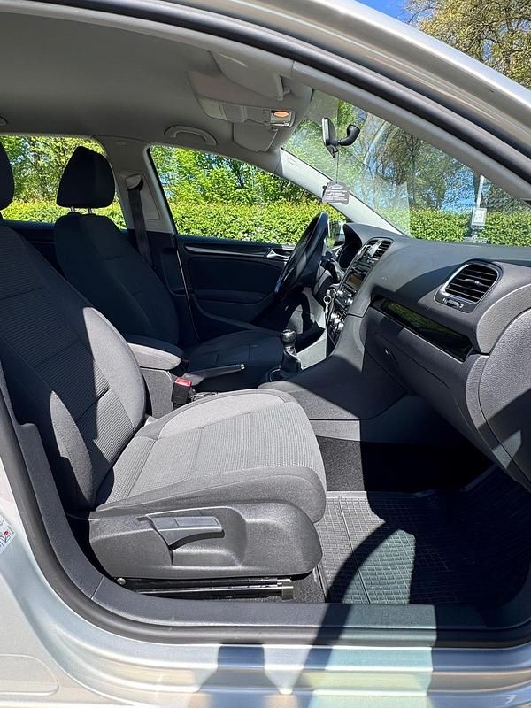 Gebraucht VW Golf VI 122 PS (89 kW) 2010 Grau Kleinwagen