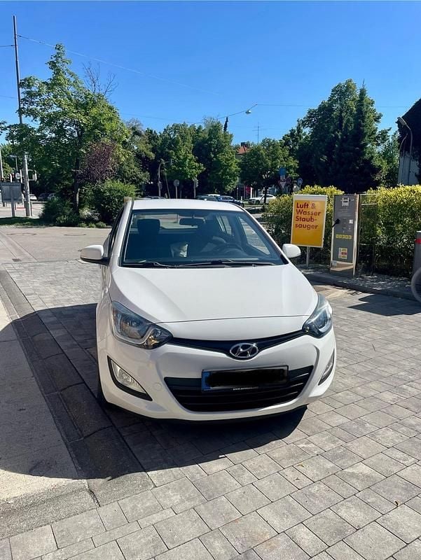 Weiß Gebraucht 2014 Hyundai i20 Kleinwagen | 10.500 € (Fairer Preis) - Bild 1/4