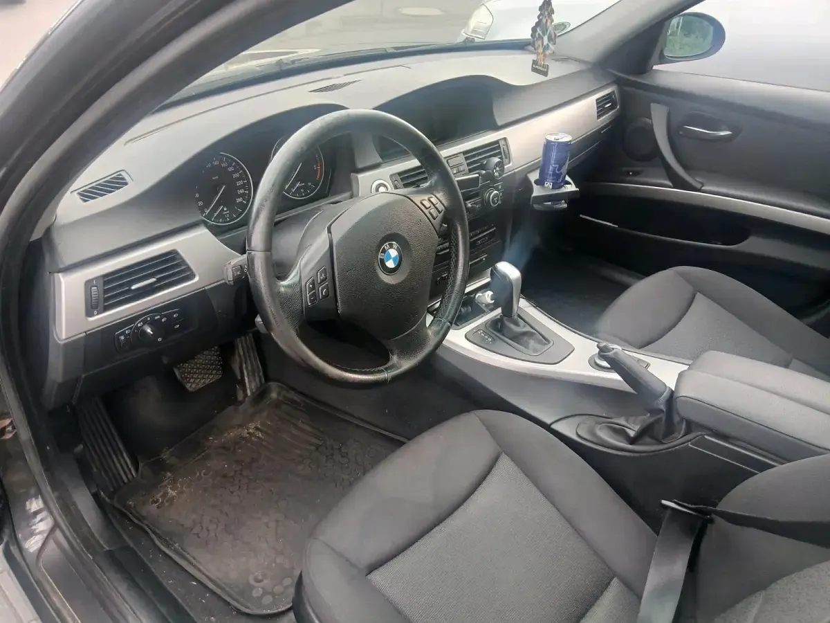 Gebraucht BMW 320 177 PS (130 kW) 2008 Schwarz Kombi