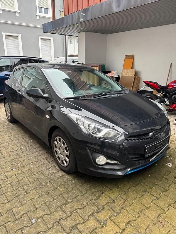 Gebraucht Hyundai i30 99 PS (72 kW) 2013 Schwarz Kleinwagen