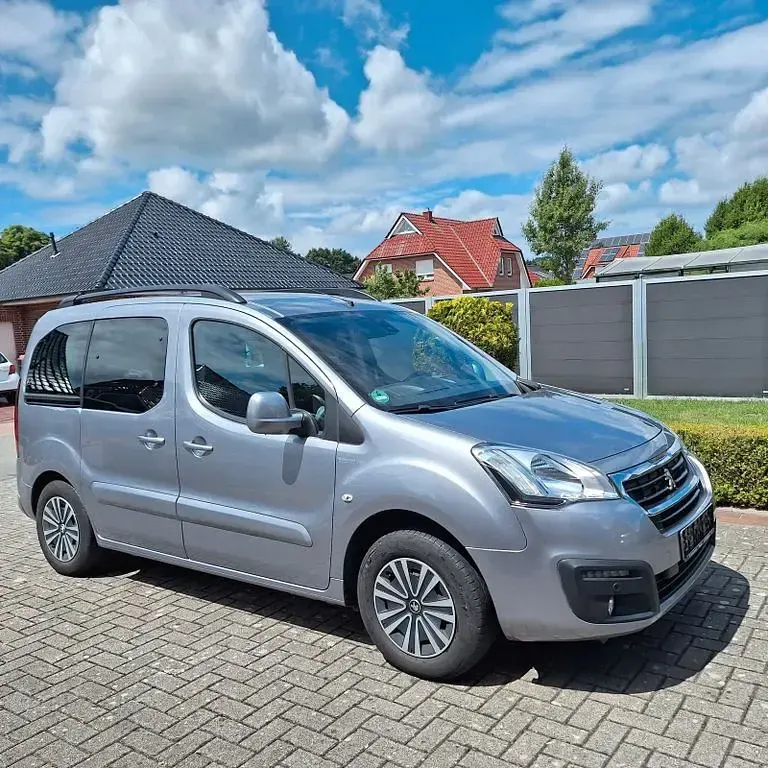 Gebraucht Peugeot TePee Active 99 PS (72 kW) 2015 Grau Van / Kleinbus