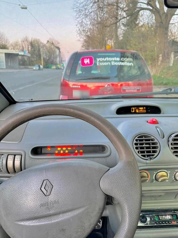 Gebraucht Renault Twingo 58 PS (42 kW) 2003 Silber Kleinwagen