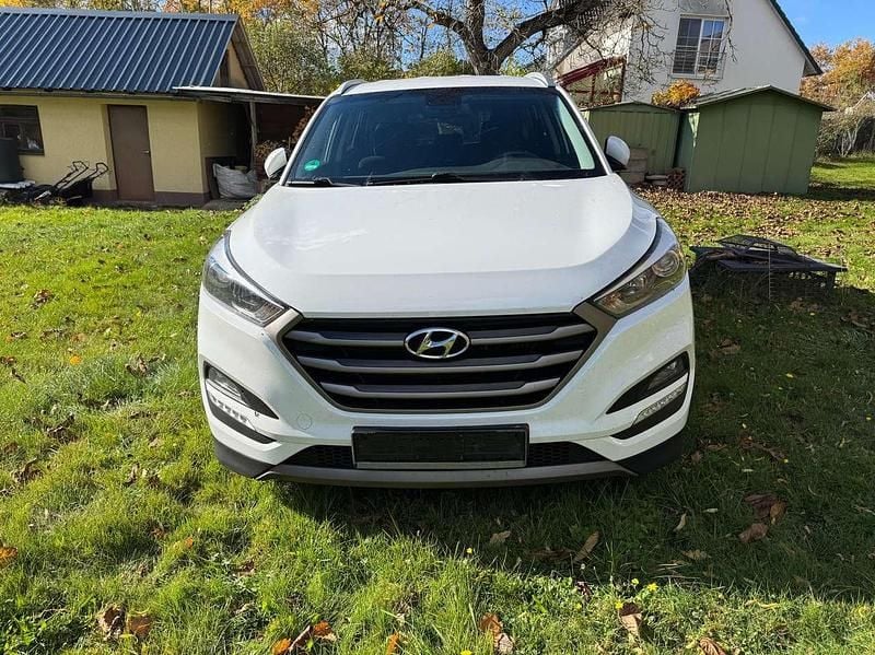 Weiß Gebraucht 2016 Hyundai Tucson Trend SUV | 12.500 € (Fairer Preis) - Bild 1/4