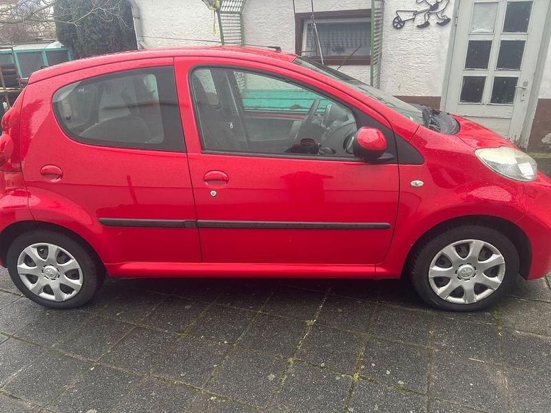 Gebraucht Peugeot 107 Filou 68 PS (50 kW) 2009 Rot Kleinwagen