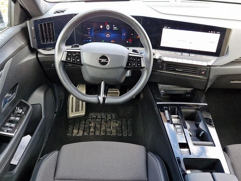 Gebraucht Opel Astra S 179 PS (131 kW) 2023 Kristall silber metallic / (metallic) Limousine