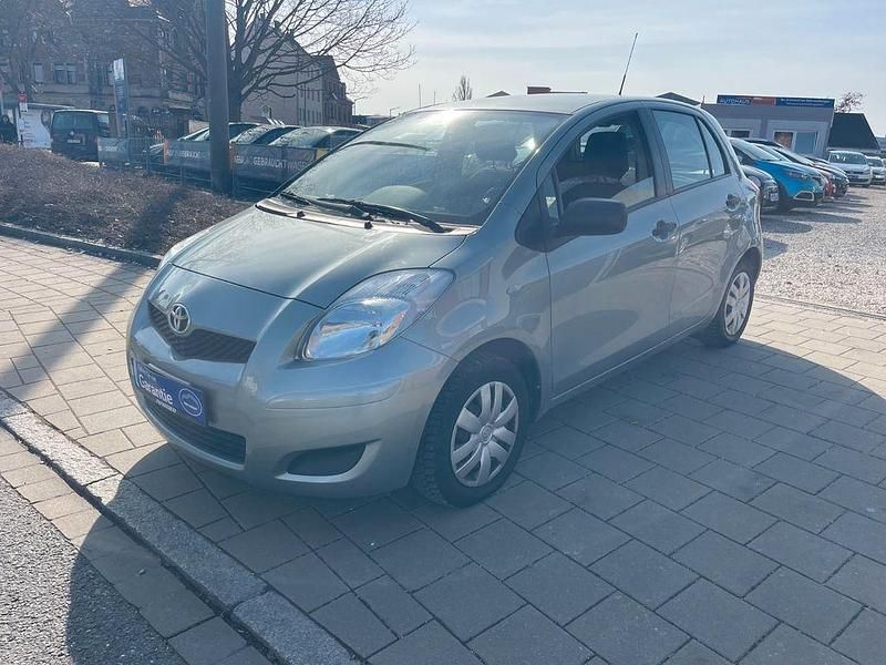 Gebraucht Toyota Yaris Basis 69 PS (50 kW) 2009 Grau Kleinwagen