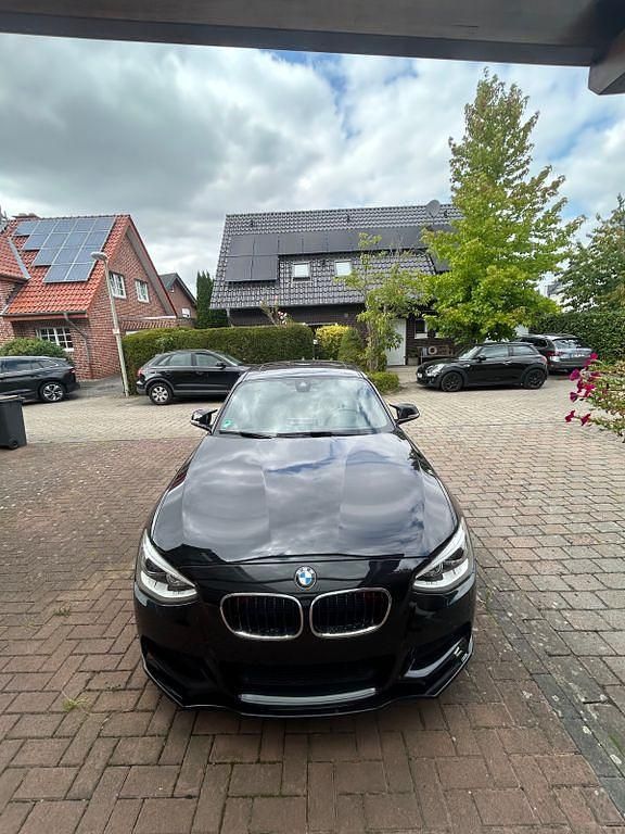 Schwarz Gebraucht 2015 BMW 120 M Sport Kleinwagen | 15.700 € (Guter Preis) - Bild 1/4