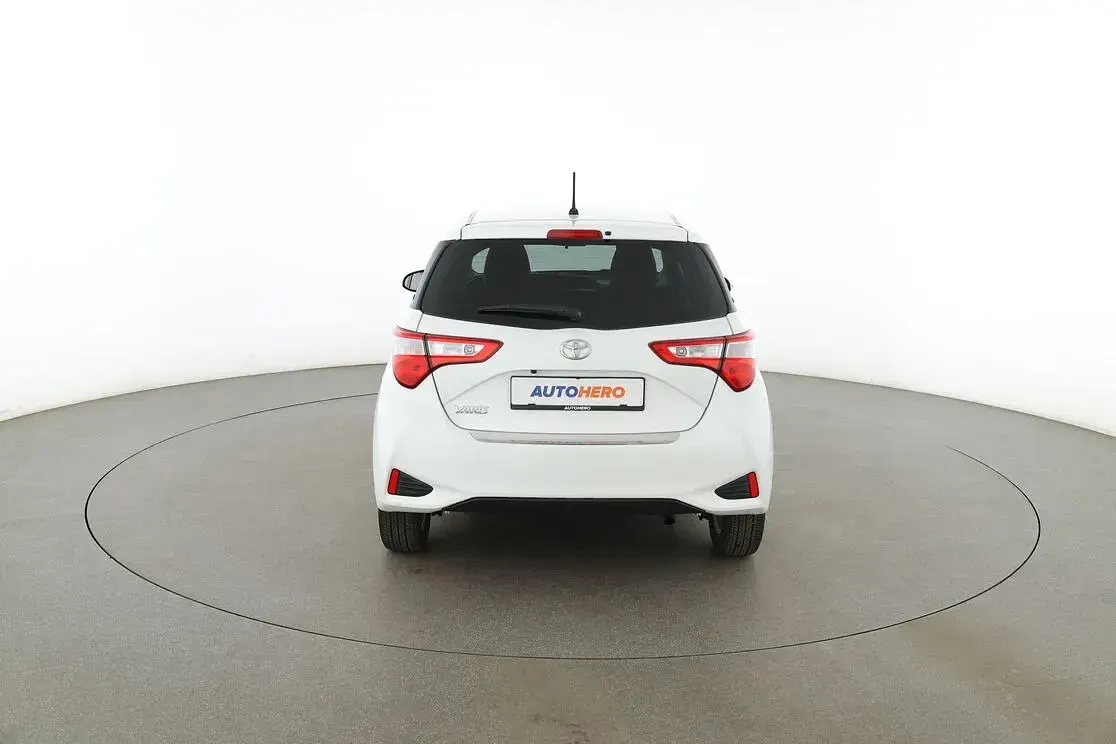 Gebraucht Toyota Yaris Team 120 PS (88 kW) 2020 Weiß Limousine