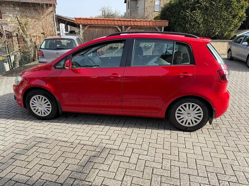 Gebraucht VW Golf VI Trendline 105 PS (77 kW) 2010 Tornadorot Kleinwagen