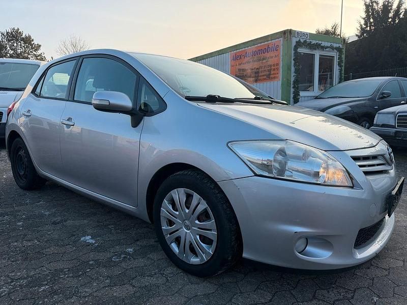 Gebraucht Toyota Auris 90 PS (66 kW) 2010 Silber Limousine